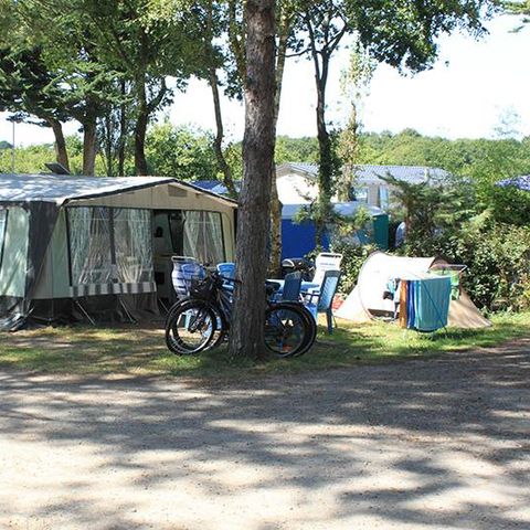 PIAZZOLA - per Caravan o tenda di 80M² con 2 persone, elettricità e un veicolo