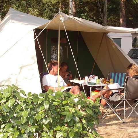 Stellplatz - für Wohnwagen oder Zelt von 80M² inklusive 2 Personen, Strom und ein Fahrzeug