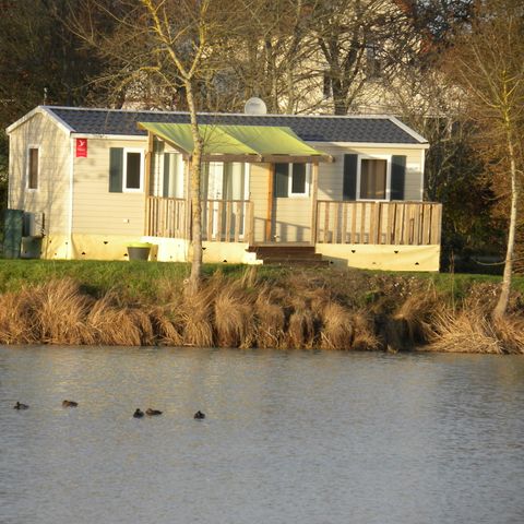 Stacaravan 6 personen - SAULDRE 33m² - 3 kamers / airconditioning met terras aan het meer