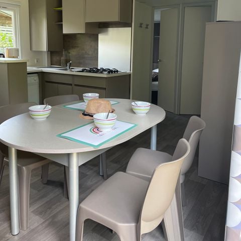 BUNGALOW 8 personnes - Premium 4 chambres 40m² + Terrasse semi-couverte + TV + LV