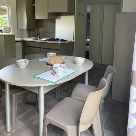 Stacaravan 8 personen - Premium 4 kamers 40m² + Half overdekt terras + TV + LV