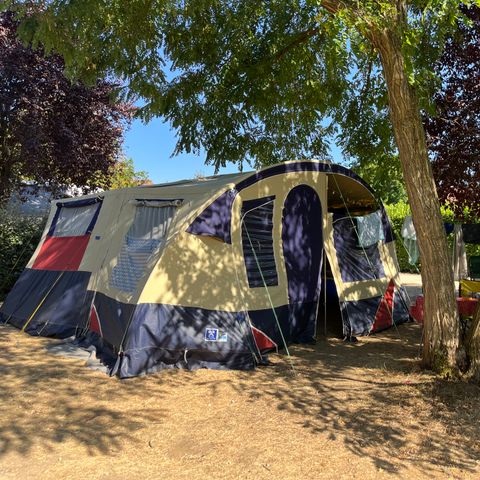 EMPLACEMENT - ** 80m² 2pers + 10A
