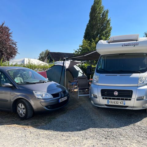 STAANPLAATS - ***gestabiliseerd 100m² 2pers+ 10A
