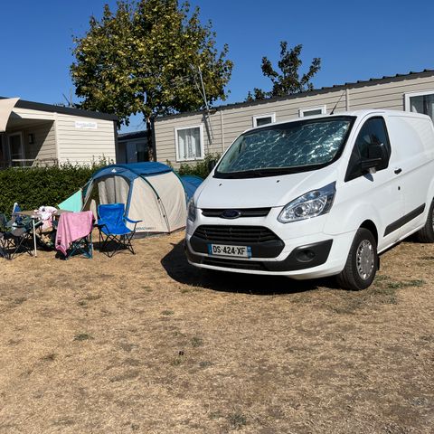 EMPLACEMENT - *** 100m² 2pers + 10A