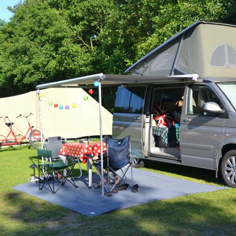EMPLACEMENT - Emplacement Classique Camping Car > (Eau /Electricité incluse)