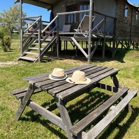 Zelt 5 personen - Pfahlbau-Lodge Africa Confort 24m² (2 Zimmer) + überdachte Terrasse 12m²