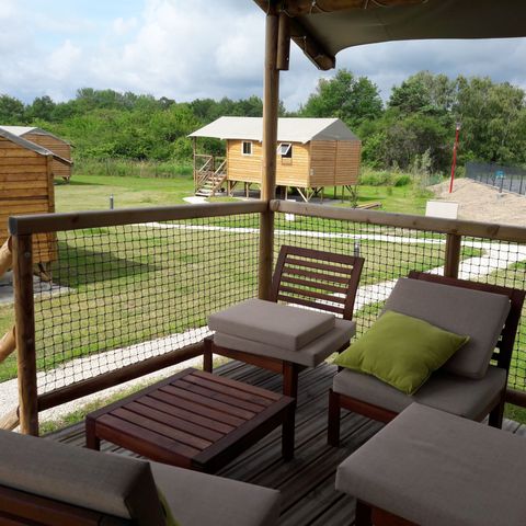 tent 5 personen - Lodge op palen Afrika Confort 24m² (2 kamers) + overdekt terras 12m².