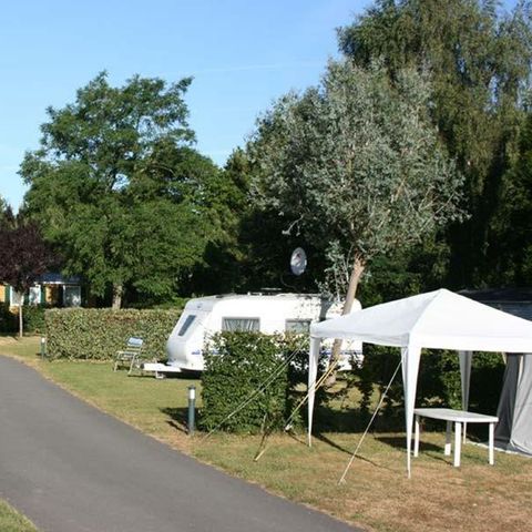 Pitch - Bare pitch Package for 2 people: with electricity + vehicle (max. 4 adults)