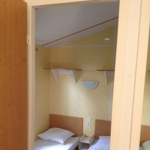 Mobile home 6 persons - CLASSIC 30-3 >10years - max 4 adults - TV, 3 bedrooms, approx. 30m