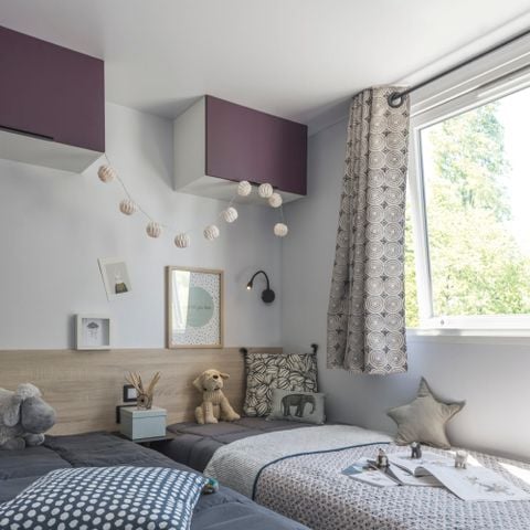 Mobilheim 6 Personen - PRIVILEGE 30-2 - max. 4 Erwachsene - Fernseher, 2 Schlafzimmer (Bett 160*200), ca. 30m², Geschirrspüler, Toaster, Espressomaschine, 2 Liegestühle