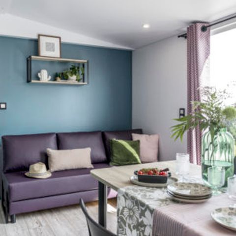 Mobilheim 8 Personen - PRIVILEGE 34-3 - max. 6 Erwachsene - Fernseher, 3 Schlafzimmer (Bett 160*200), ca. 34m², Geschirrspüler, Toaster, Espressomaschine, 2 Liegestühle