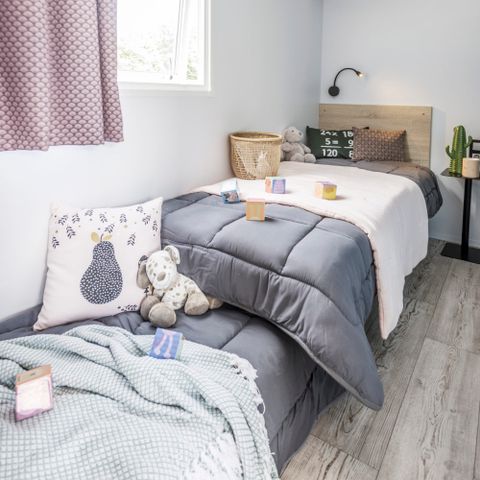 BUNGALOW 8 personnes - PRIVILEGE 34-3 - maxi 6 adultes - TV, 3 chambres (lit 160*200), environ 34m², lave-vaisselle, grille-pain, machine expresso, 2 transats