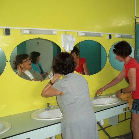 PARCELA - Paquete confort (1 tienda, caravana o autocaravana / 1 coche / electricidad 10A)