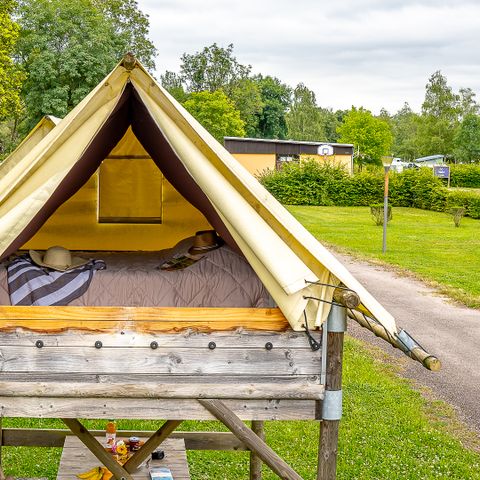 Tente en toile et en bois 2 personnes - Bivouac sur pilotis 1 chambre