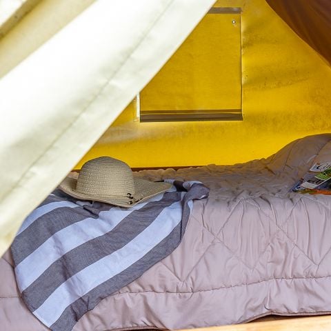 Tente en toile et en bois 2 personnes - Bivouac sur pilotis 1 chambre