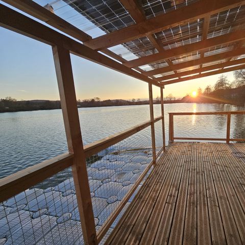 CHALET 5 people - 2 Bedroom Floating Chalet