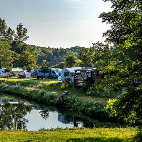 STAANPLAATS - met water + afvoer