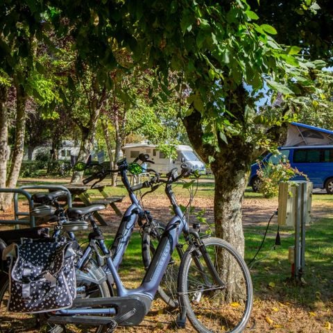 Piazzola - Sulle rive della Loira - Tenda 2,5 m × 2,5 m max – furgone 2,10 m max