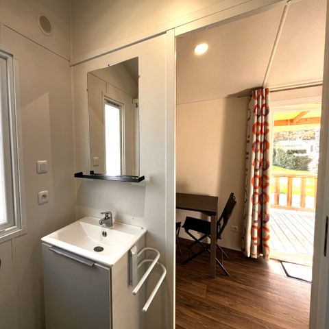 Mobilhome 2 personnes - Confort 21m² - 1 chambre - Terrasse semi-couverte 12m² - TV - Climatisation