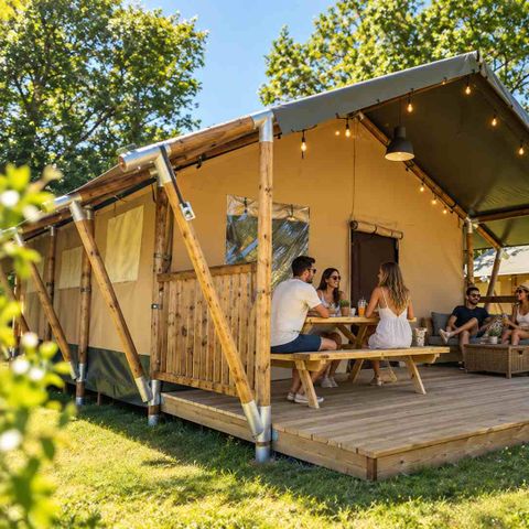 Tent 6 persons - 3-bedroom safari wood lodge