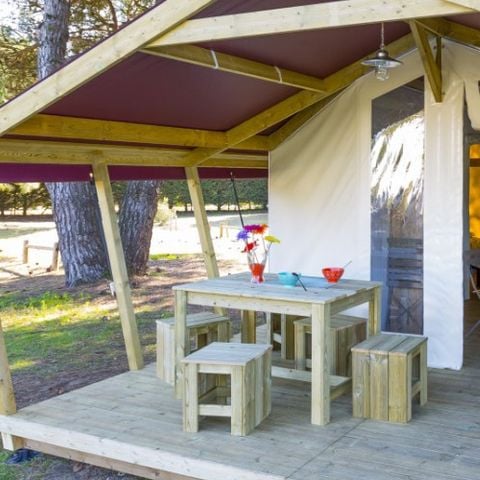 Safarizelt 4 personen - Freeflower Standard 28m² (2 Schlafzimmer) + überdachte Terrasse 8m²- ohne Sanitäranlagen und ohne Bad | 4 Personen