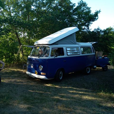 STAANPLAATS - Tent met auto, caravan en camper (Geen elektriciteit)
