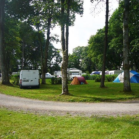 STAANPLAATS - Standplaats Natuur Kampeertent, caravan, camper - oppervlakte >100m² MAXI 4 PERS