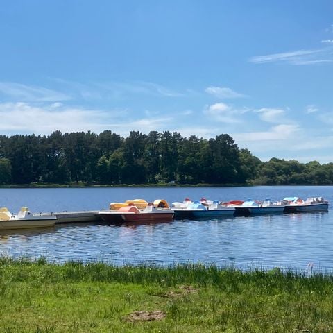Stellplatz - Stellplatz Natur Camping Zelt, Wohnwagen, Wohnmobil - Fläche >100m² MAXI 4 PERS.