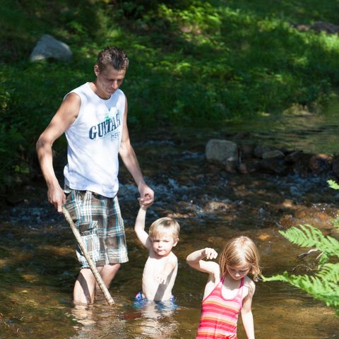 Pitch - River package (1 tent, caravan + 1 car or camper / electricity 10A)