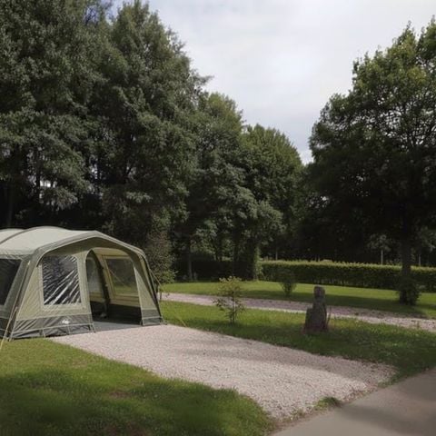 Kampeerplaats - Kaal veld zonder elektriciteit