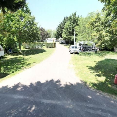 EMPLACEMENT - Camping