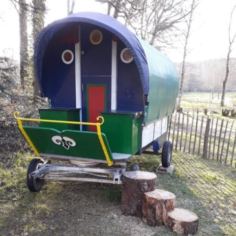 UNUSUAL ACCOMMODATION 2 people - La Roulotte - 1 bedroom - no bathroom - no electricity