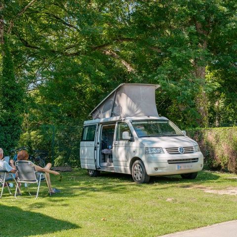 Kampeerplaats - Comfortpakket (1 tent, caravan of camper / 1 auto / 16A elektriciteit)