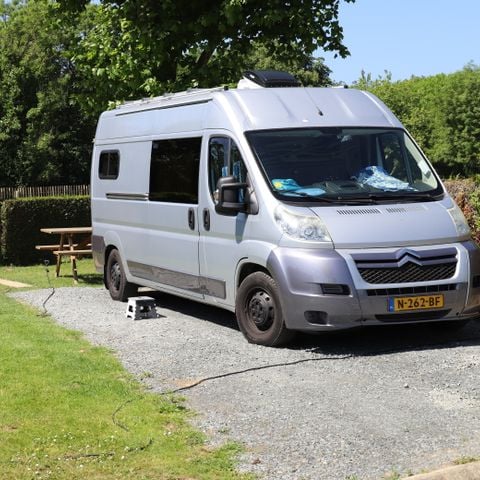 Emplacement - Forfait Premium avec sanitaires privés + cuisine (1 tente, caravane ou camping-car /électricité 16A)