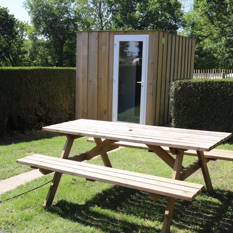 Emplacement - Forfait Premium avec sanitaires privés + cuisine (1 tente, caravane ou camping-car /électricité 16A)