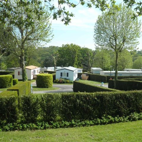 EMPLACEMENT - Forfait Premium avec sanitaires privés + cuisine (1 tente, caravane ou camping-car /électricité 16A)
