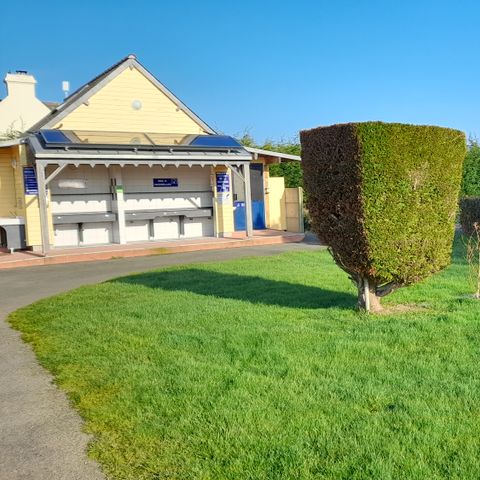 PARCELA - Paquete confort: 2 personas + 1 caravana o autocaravana + electricidad