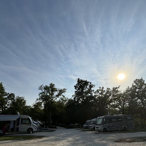 Kampeerplaats - Comfort camper/caravan + water + elektriciteit