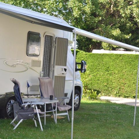 Kampeerplaats - Standplaats pakket: auto + tent / caravan of camper