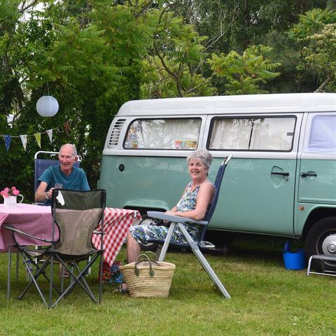 Kampeerplaats - Standplaats pakket: auto + tent / caravan of camper