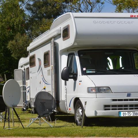 PLOT - Pitch package: car + tent / caravan or camper van