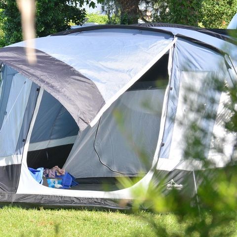STAANPLAATS - Standplaats pakket: auto + tent / caravan of camper