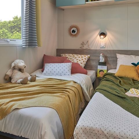 Stacaravan 6 personen - "BAHIA MODULO Confort +" - 27m² - 4/6 personen - 2 kamers - Overdekt terras