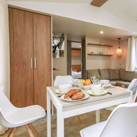 BUNGALOW 4 personnes - Premium 40m² (2 chambres) - 2 salles de bain + Terrasse + TV