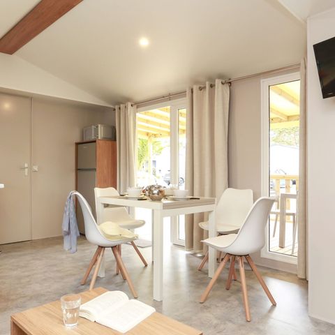 MOBILHOME 4 personnes - Premium 40m² (2 chambres) - 2 salles de bain + Terrasse + TV