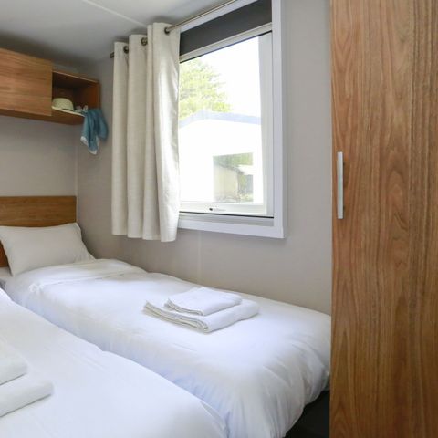 Mobilheim 6 Personen - Premium 40m² (3 Schlafzimmer) - 2 Bäder + Terrasse + TV + Geschirrspüler