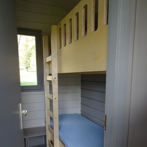 Bungalow 2 persone - CABINA senza servizi igienici - 2 persone incluse possibilità di 2 persone extra da prenotare in campeggio