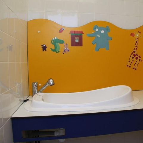 PARCELA - Paquete confort (1 tienda, caravana o autocaravana / 1 coche / electricidad 10A)