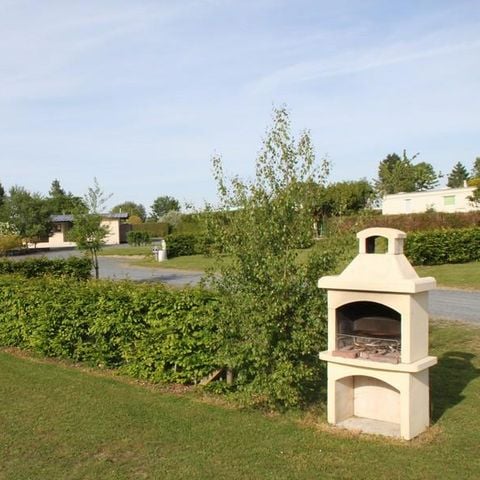 EMPLACEMENT - Forfait Confort (1 tente, caravane ou camping-car / 1 voiture / électricité 10A)