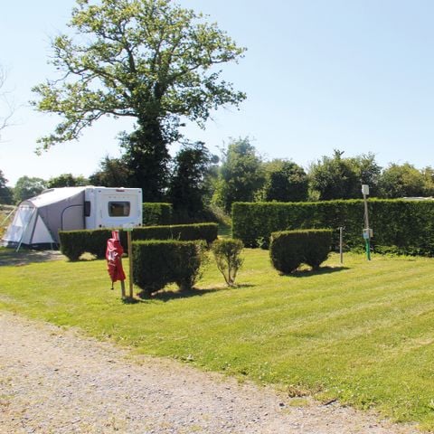 EMPLACEMENT - confort + électricité + eau